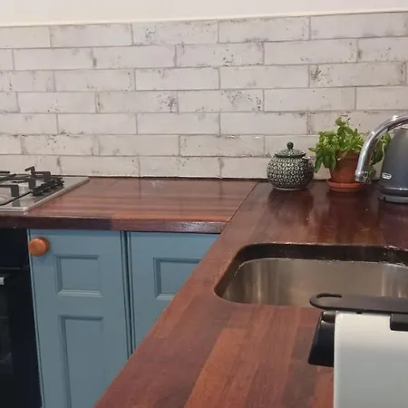 The Stables * سكيبيرين