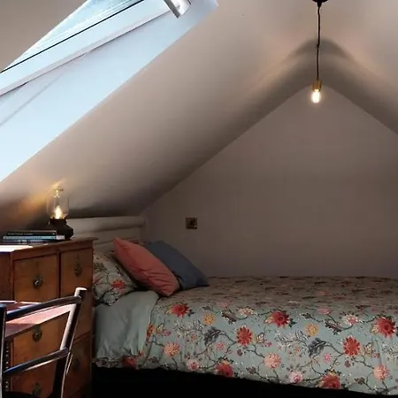 The Stables * سكيبيرين